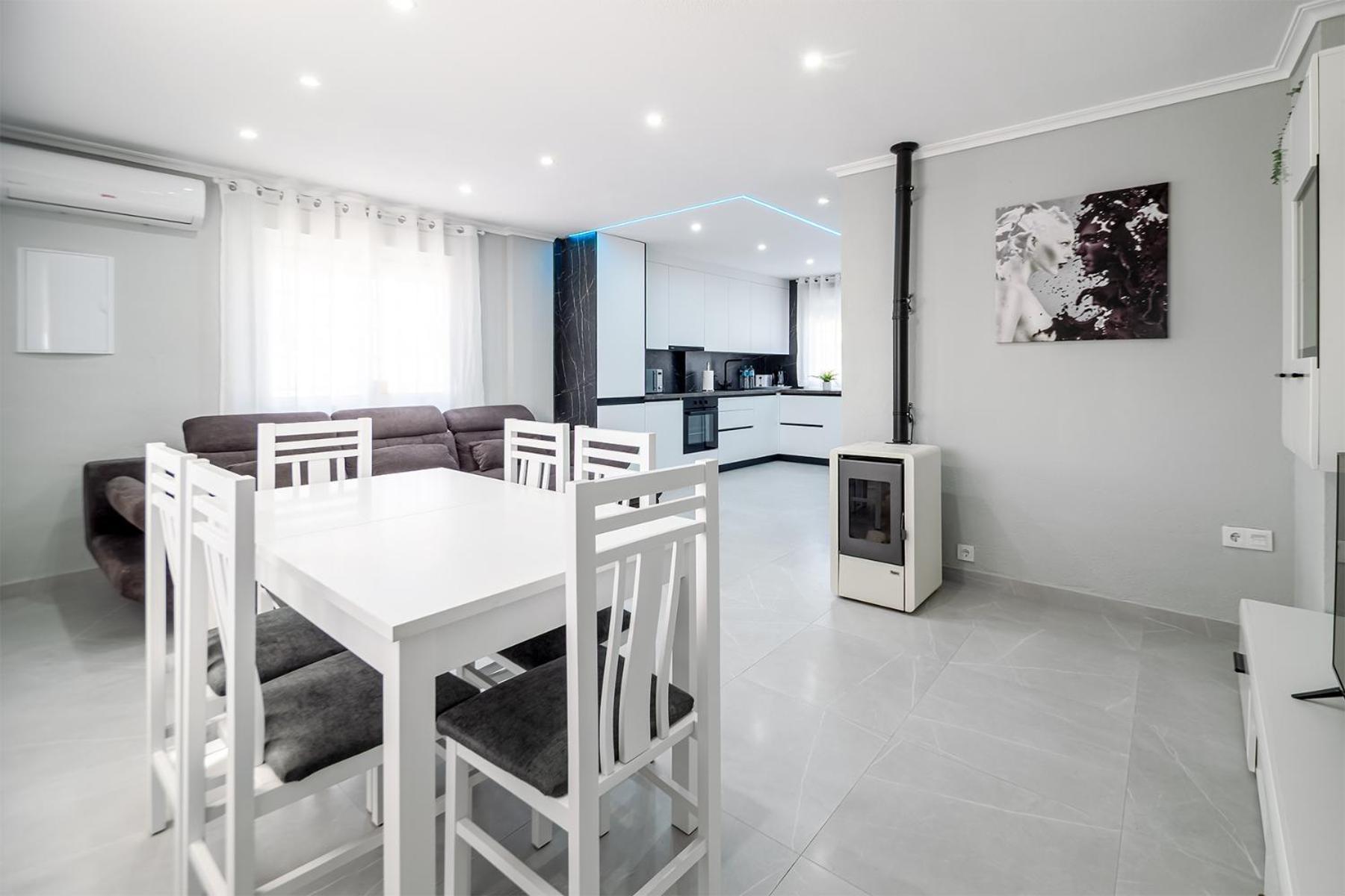 Вилла Casa Olivia With Pool Heating Fee Торевьиа Экстерьер фото